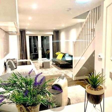 Centrally Situated House Plus Private Parking Cheltenham Exterior photo