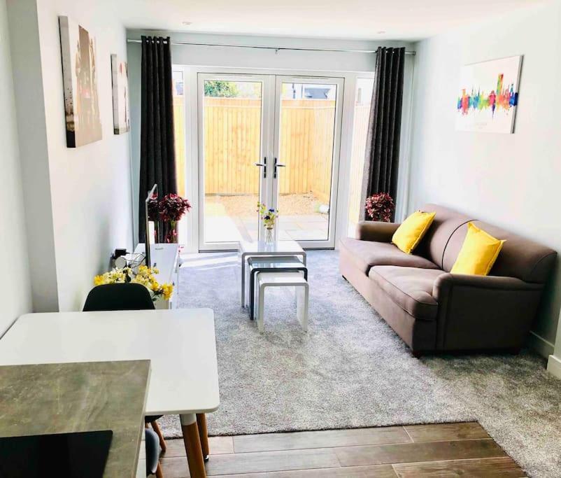 Centrally Situated House Plus Private Parking Cheltenham Exterior photo