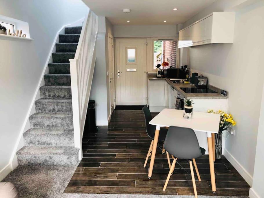 Centrally Situated House Plus Private Parking Cheltenham Exterior photo