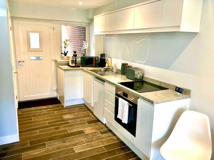 Centrally Situated House Plus Private Parking Cheltenham Exterior photo
